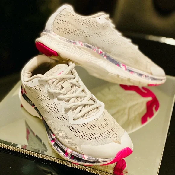 Under Armour - Picture 2 of 7